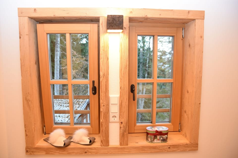 Comfort Chalet, 4 Bedrooms, Terrace, Mountain View | 4 bedrooms, laptop workspace, WiFi (free), bed sheets