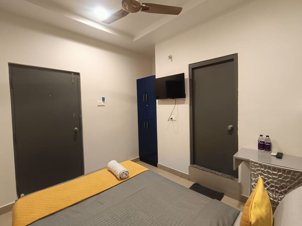 Deluxe Room | Iron/ironing board, free WiFi