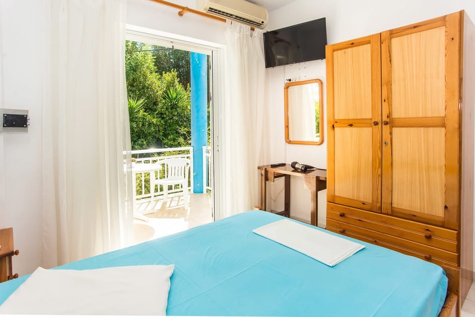 Cozy Double Bed Room with Garden View – Great for Couples

