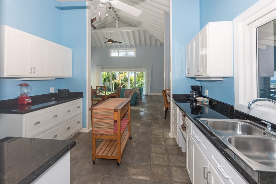 House, 3 Bedrooms | Private kitchen | Coffee/tea maker, fridge, oven, toaster