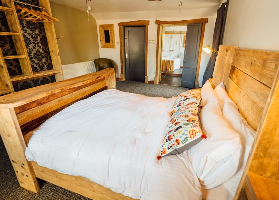 Superior Double Room | Iron/ironing board, rollaway beds, free WiFi, bed sheets