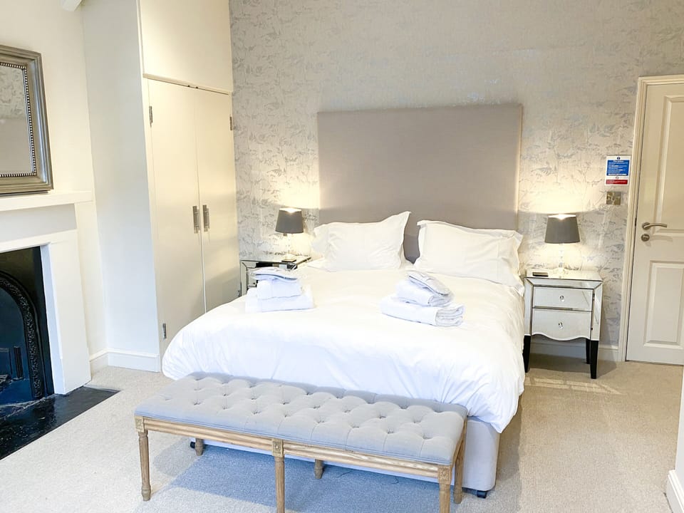Superior Double Room, 1 King Bed | Desk, laptop workspace, blackout drapes, iron/ironing board