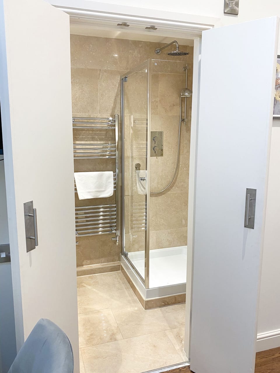 King Room | Bathroom shower
