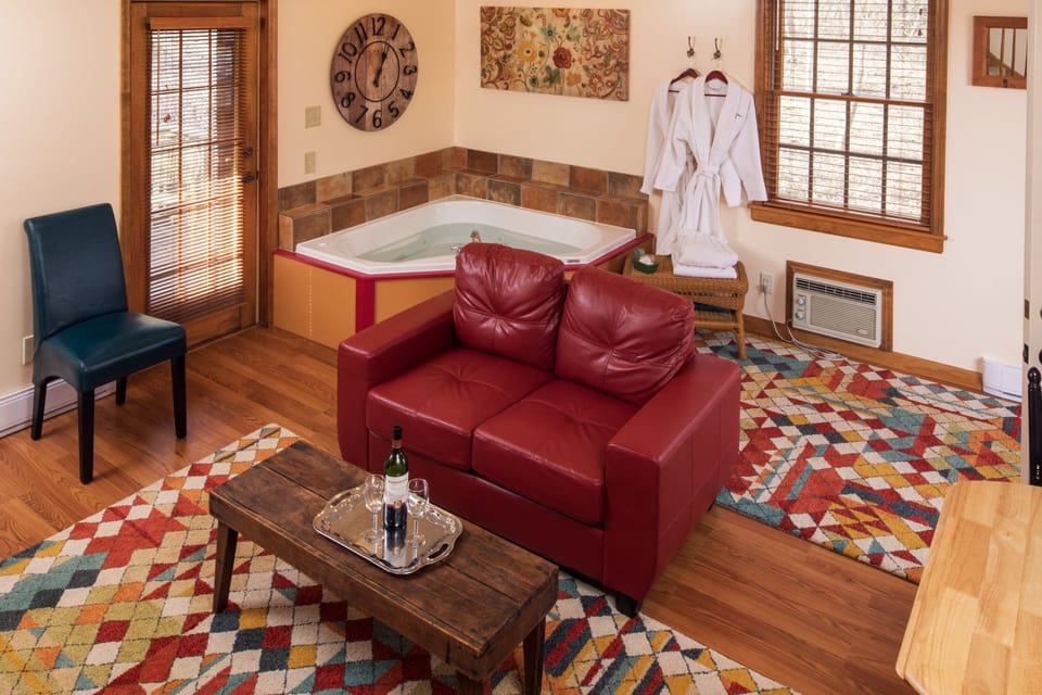 Annie's Galena Cottage | Premium bedding, individually decorated, individually furnished