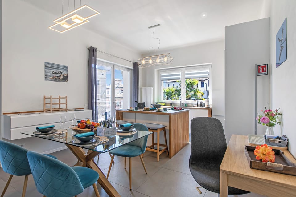 Family Apartment, 2 Bedrooms, 2 Bathrooms, Lakeside (Suono del Lago 100m from Lake) | Dining