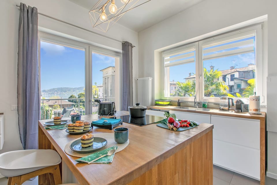 Family Apartment, 2 Bedrooms, 2 Bathrooms, Lakeside (Suono del Lago 100m from Lake) | Dining