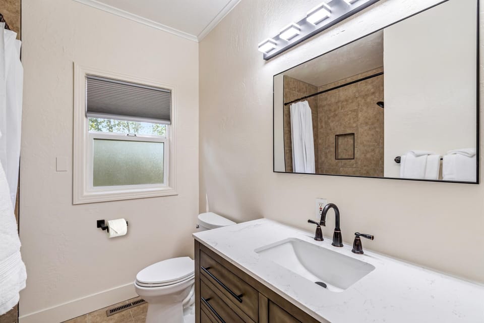 Family Suite | Bathroom | Hair dryer, towels, soap, shampoo
