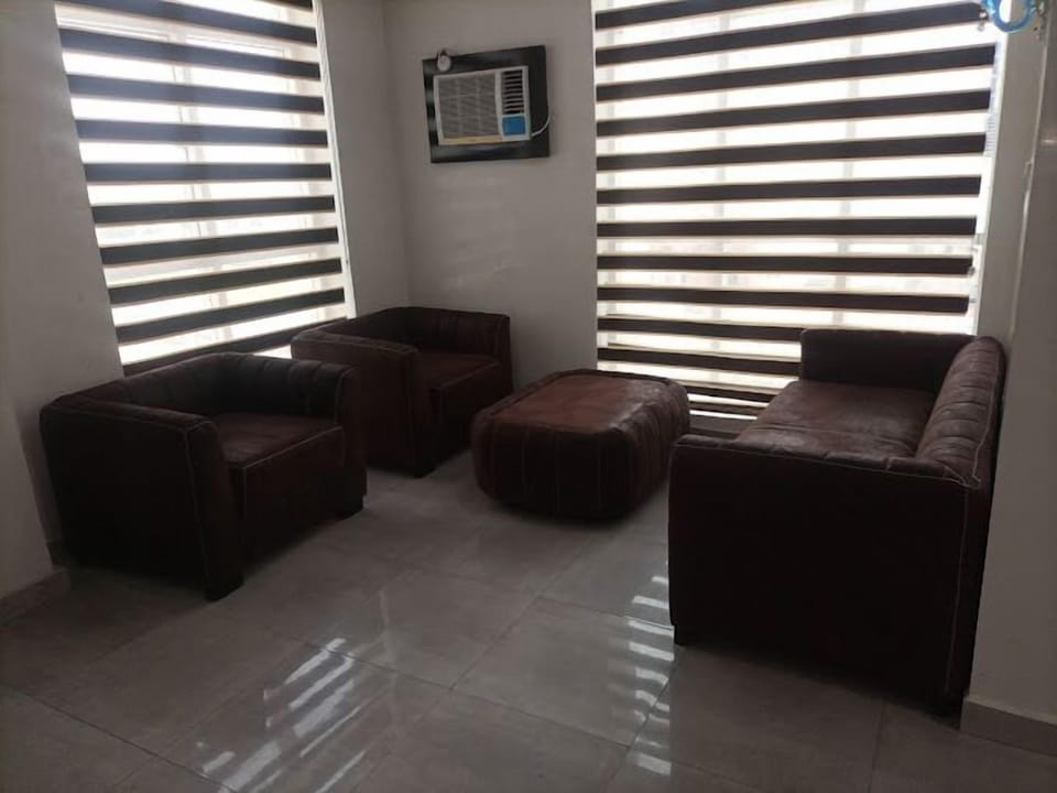 Economy Room, Balcony, City View | Living area