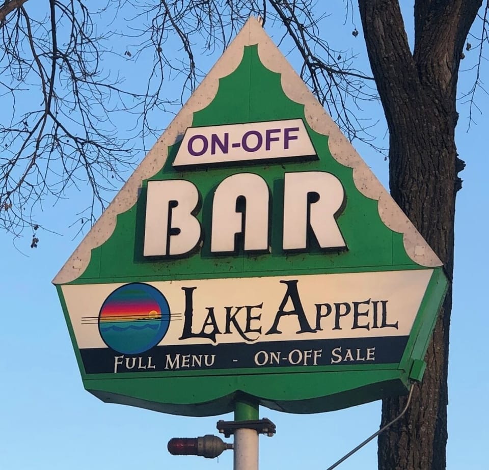 1 of 2 bars/restaurants on the lake, is .3 miles away! a nice 7 min walk or 1 minute drive!
