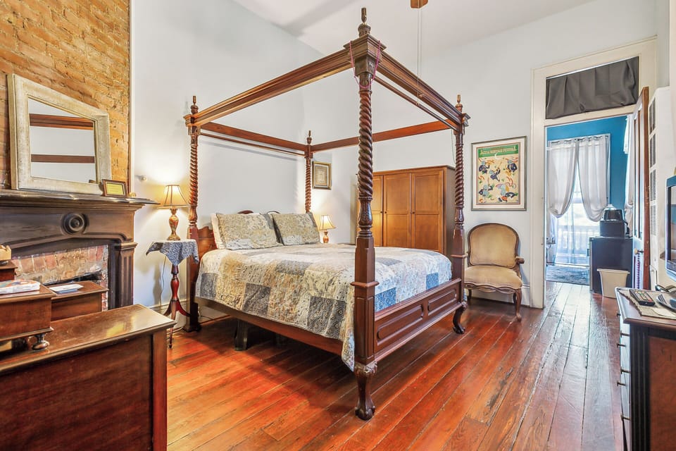 Suite, Multiple Beds | 1 bedroom, individually decorated, iron/ironing board, free WiFi