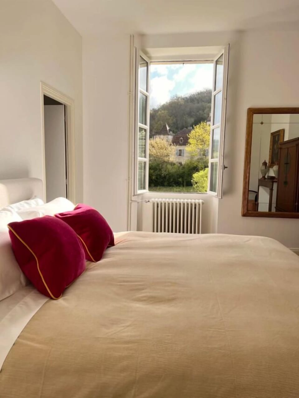 Classic Room, Garden View | Down comforters, individually decorated, individually furnished