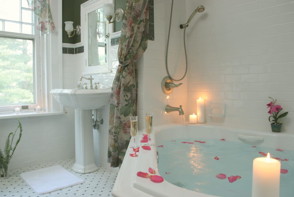 Vanderslice Suite | Jetted tub