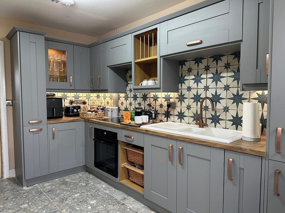 House | Private kitchen | Fridge, microwave, oven, stovetop