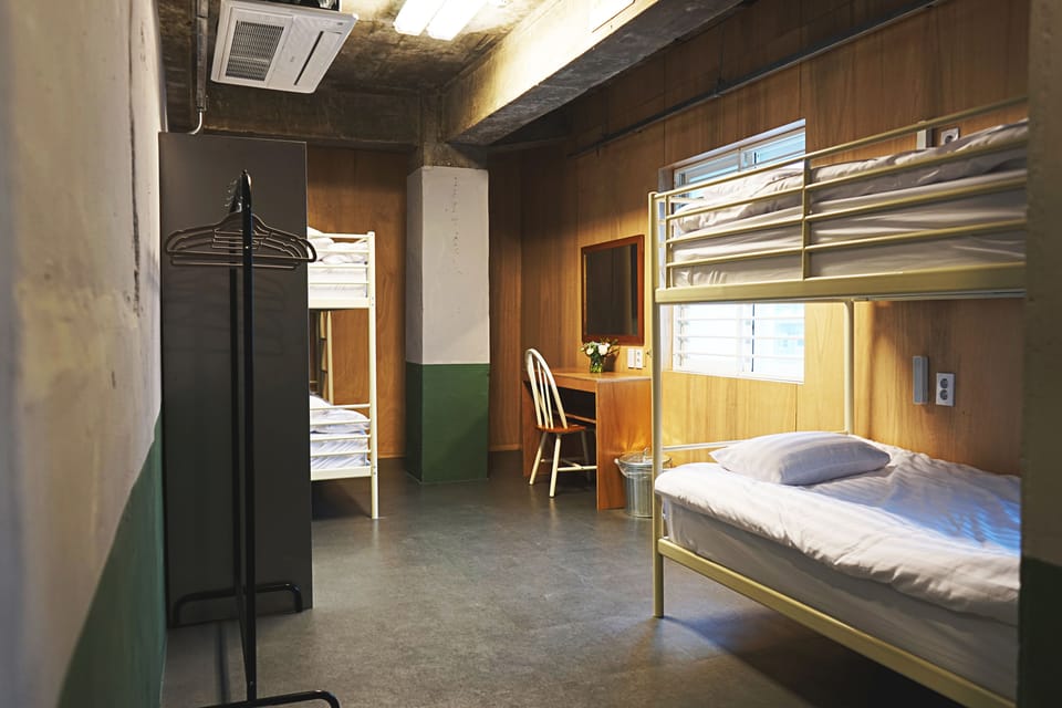 Hypo-allergenic bedding, pillowtop beds, in-room safe