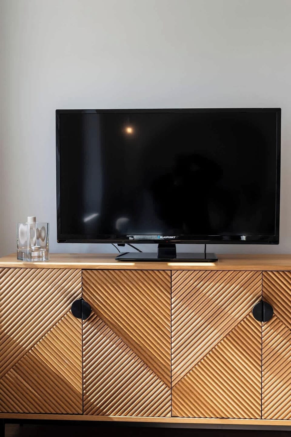 V Living Room 7312