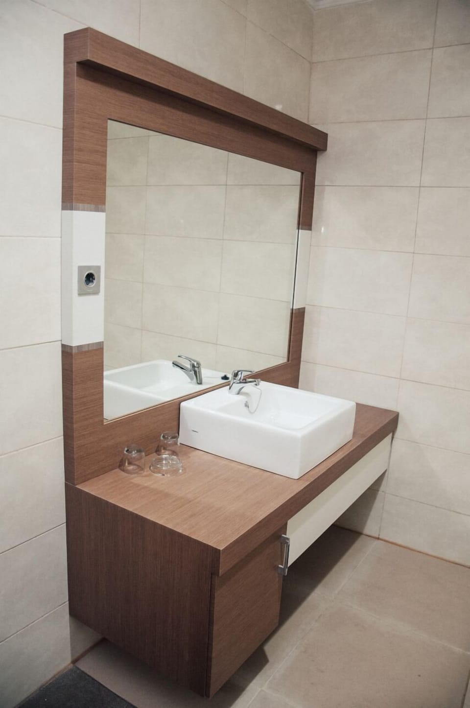 Bathroom sink