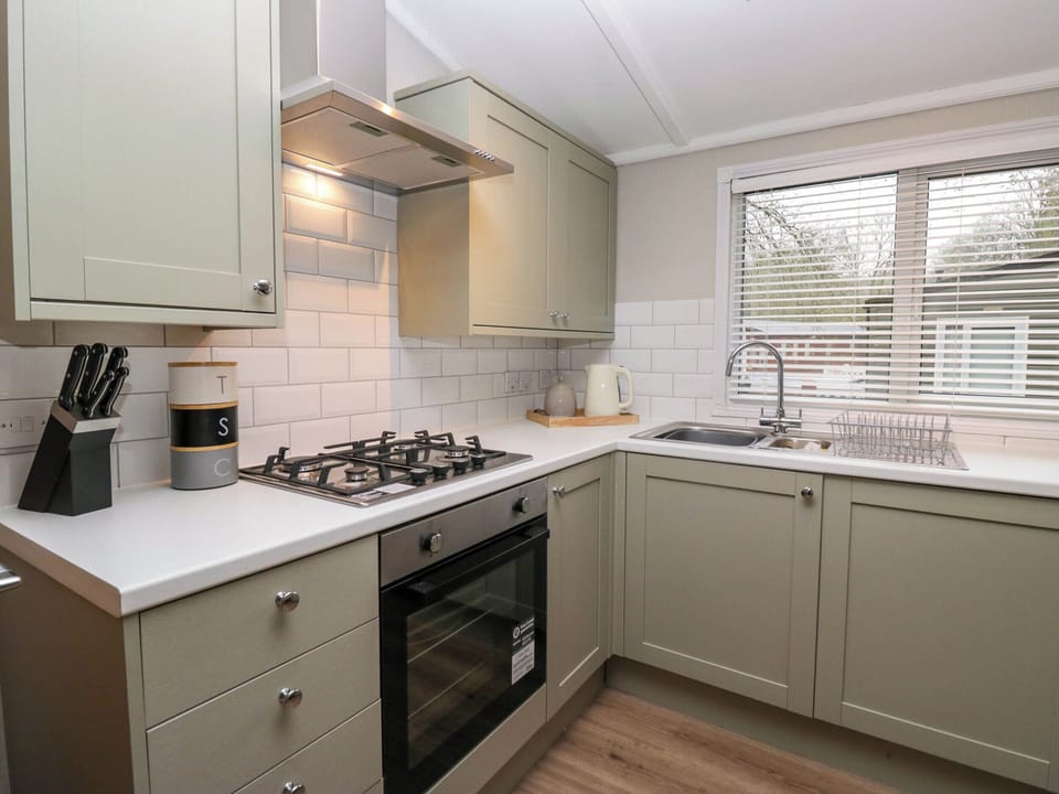 Dishwasher, cookware/dishes/utensils