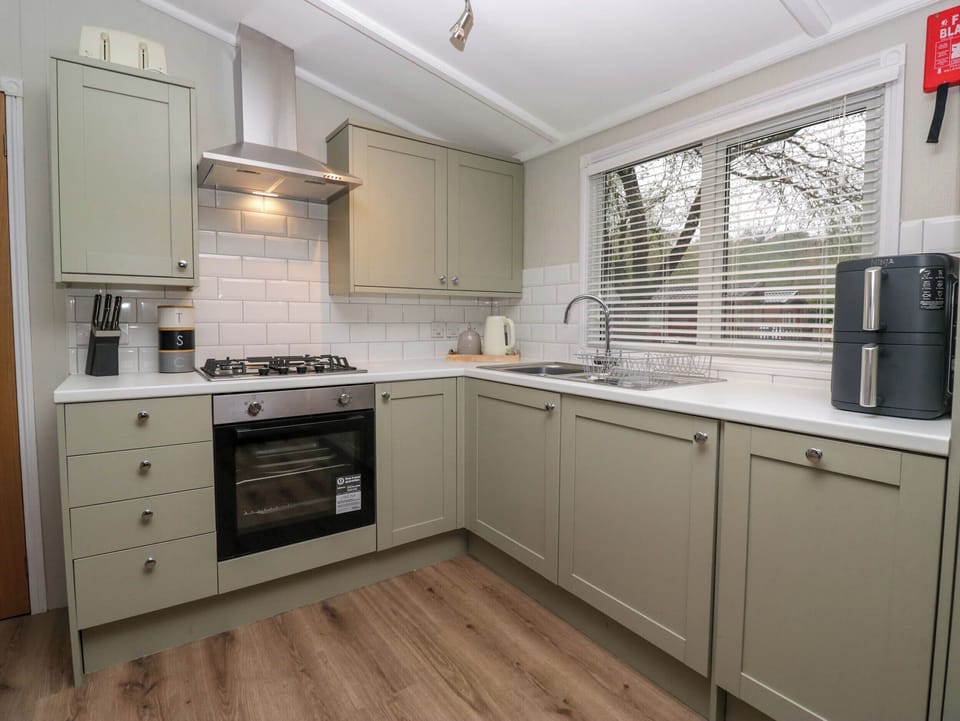 Dishwasher, cookware/dishes/utensils