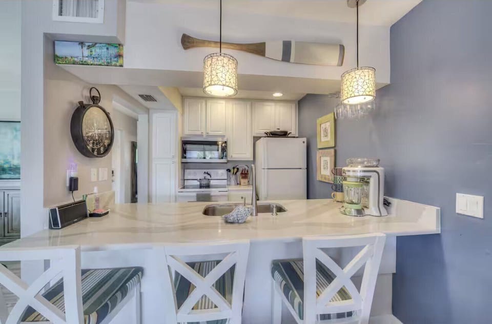 kitchen bar