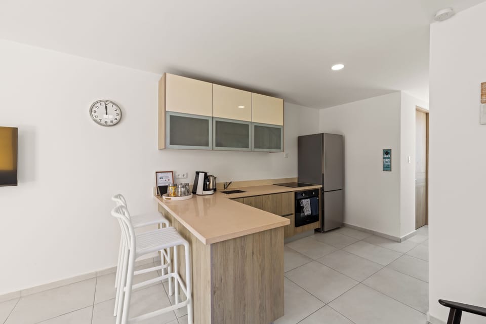 Apartment, Courtyard View | Private kitchen | Electric kettle