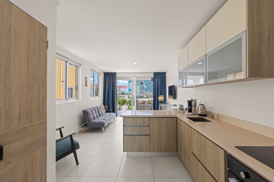 Apartment, Courtyard View | Private kitchen | Electric kettle