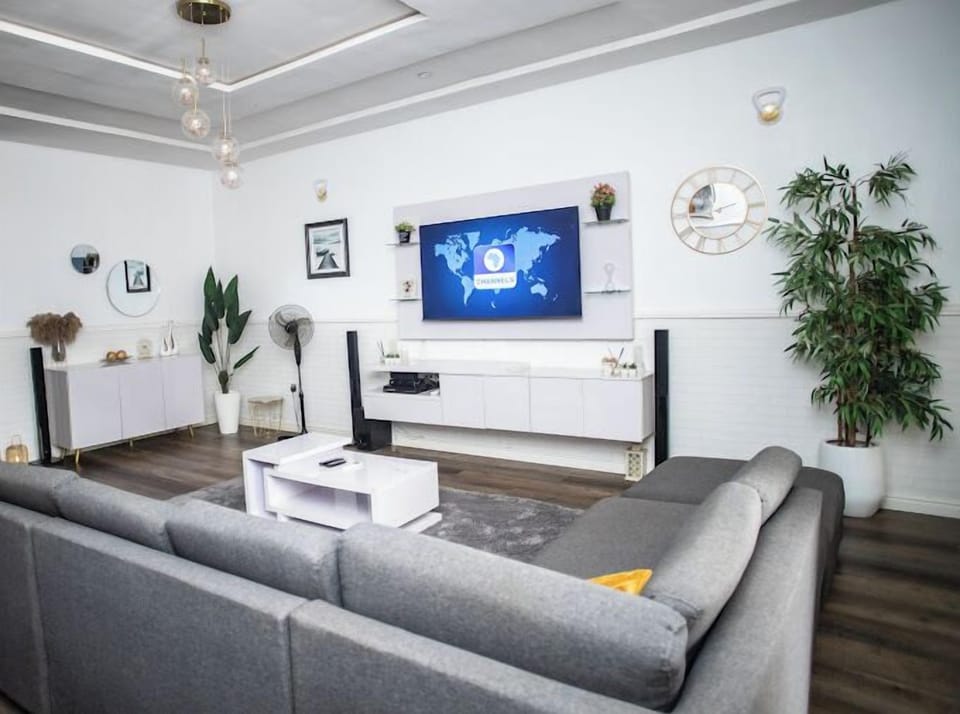 Comfort Apartment, Balcony, City View | Living area