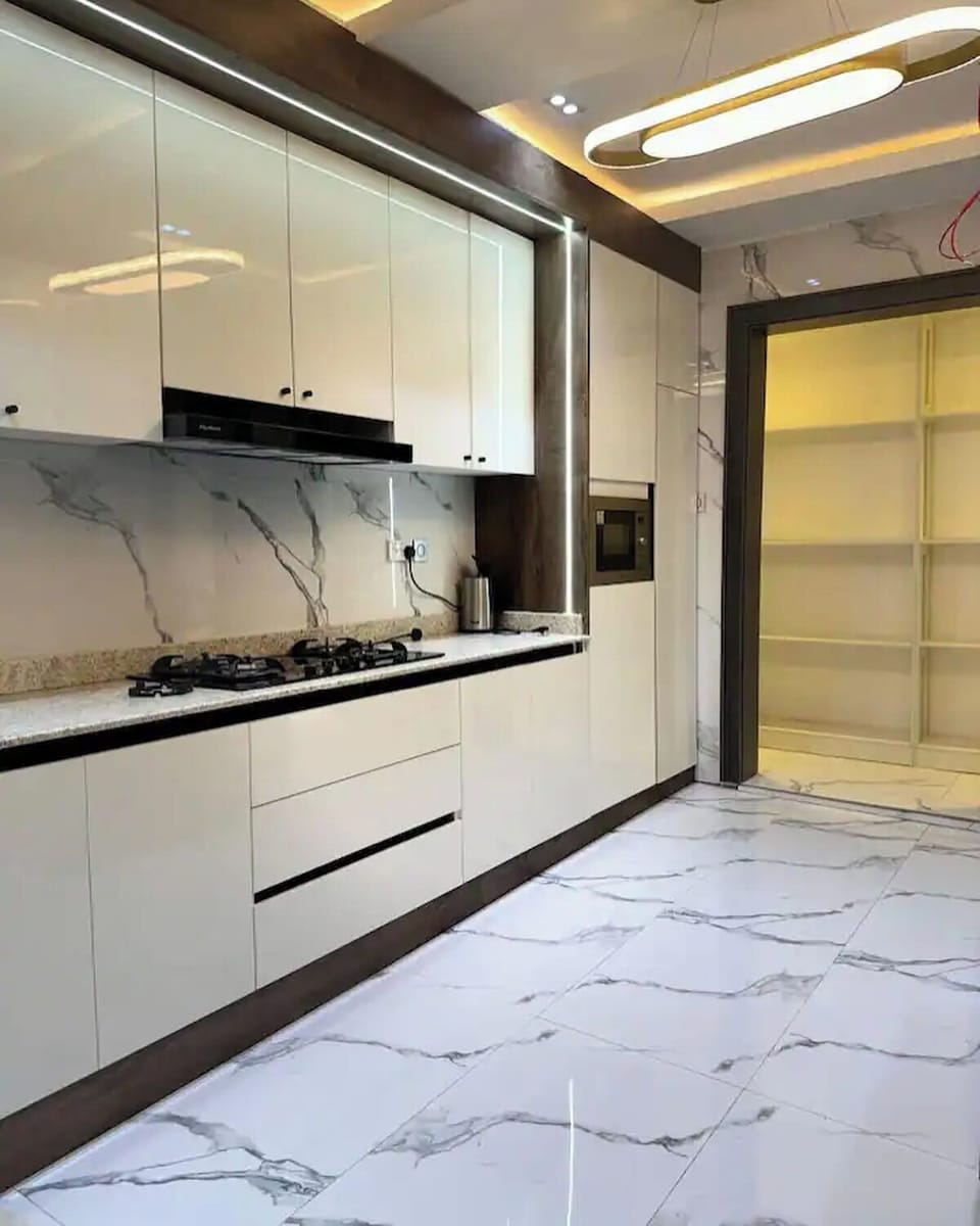 Deluxe Apartment, Balcony, City View | Private kitchen | Fridge, microwave, oven, stovetop