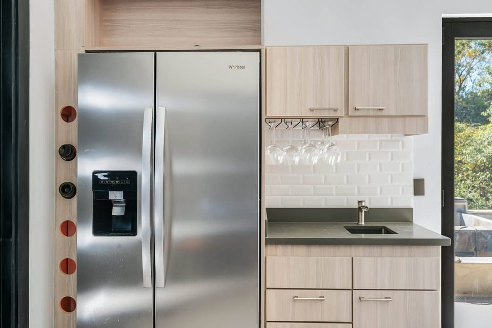 House, Garden View | Private kitchen | Electric kettle, toaster