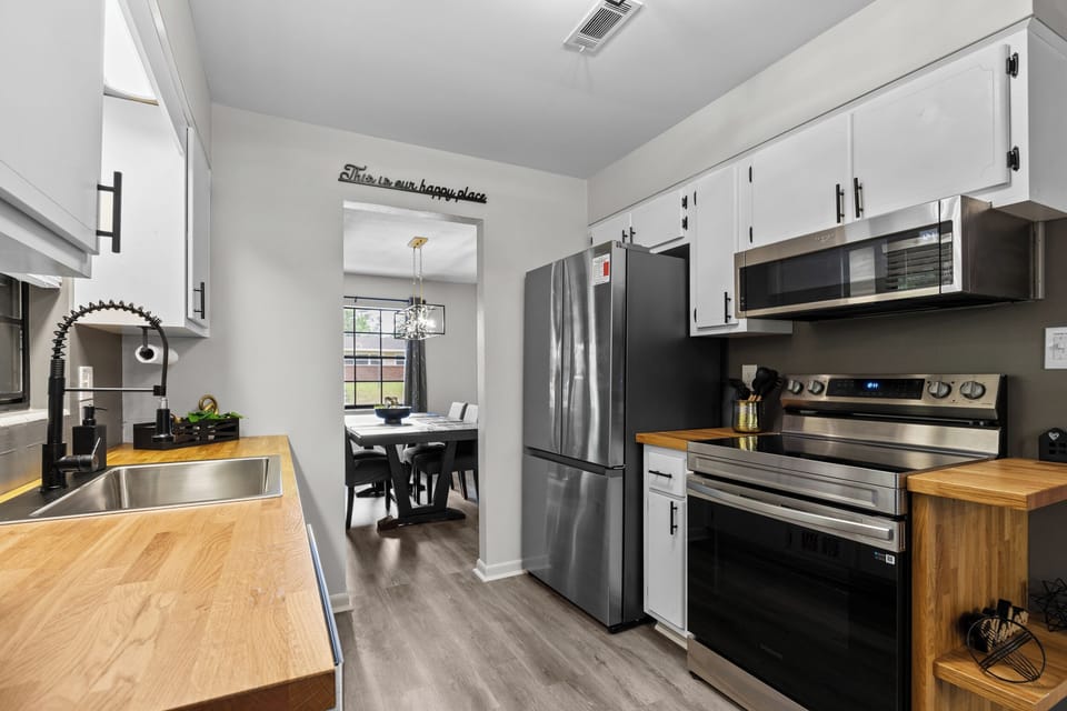 Enjoy a nice home cooked meal in the fully stocked kitchen!