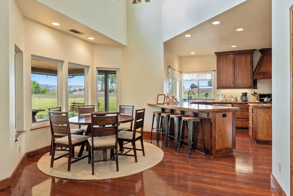 Eat in dining and kitchen areas