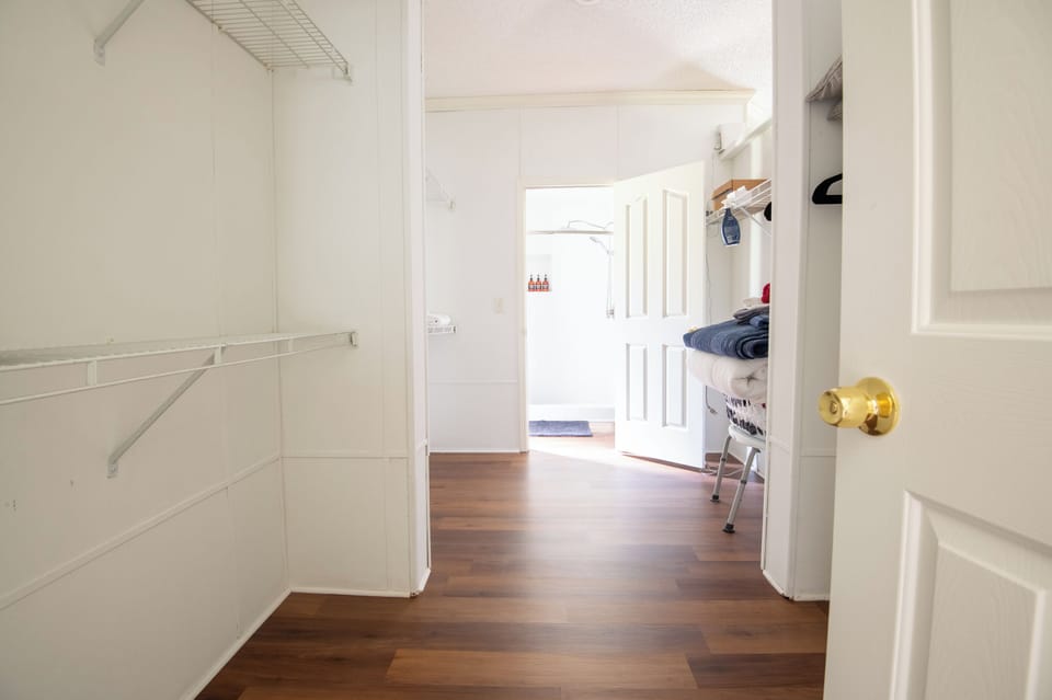 Unpack, unwind, and settle in—plenty of space to store your things and feel at home.