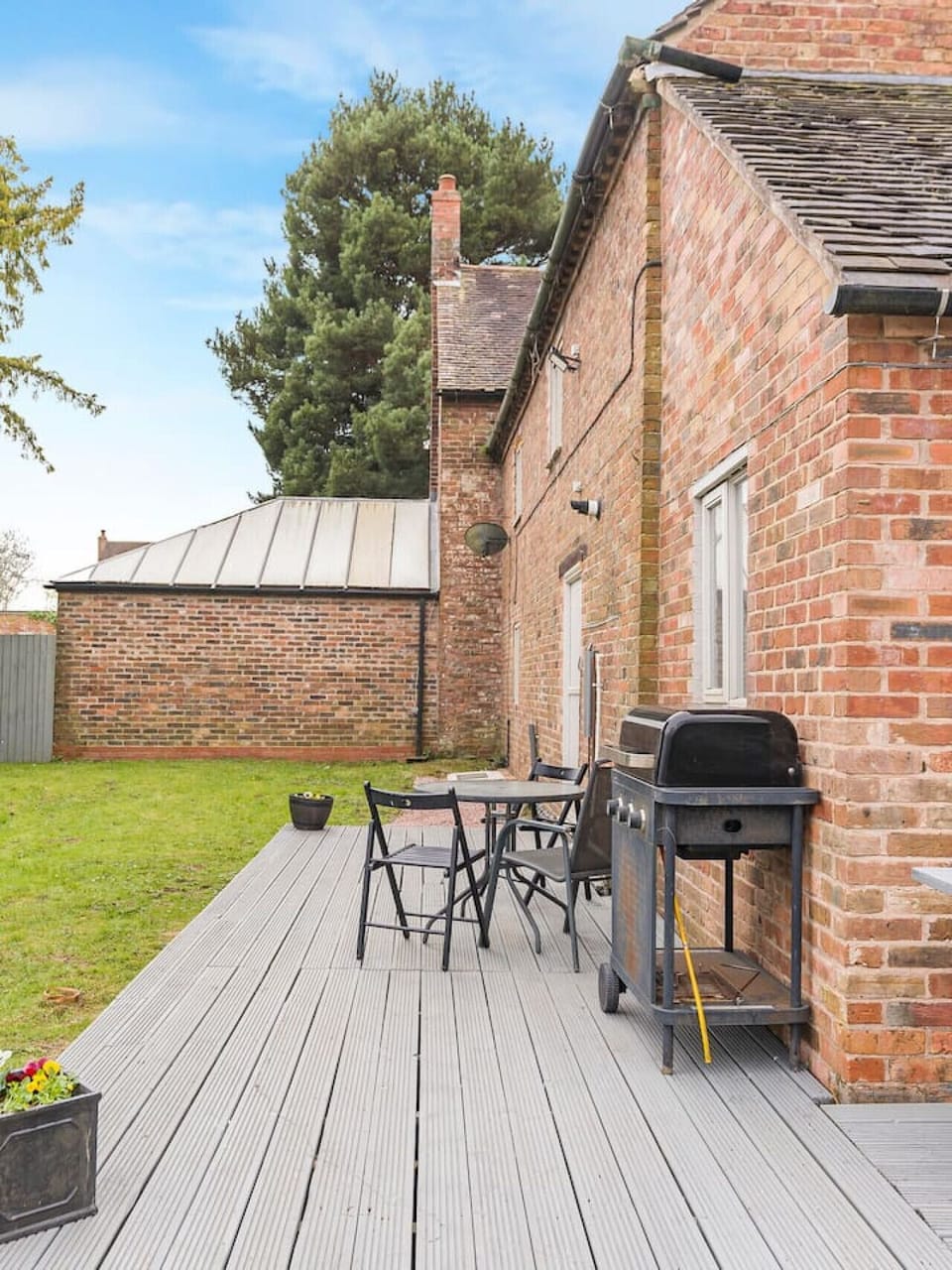 Sunny decked terrace with BBQ, made for al fresco evenings.