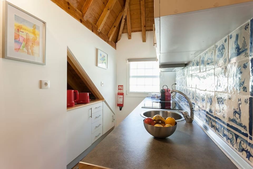 Classic Apartment, Non Smoking, City View | Private kitchen | Fridge, microwave, oven, stovetop