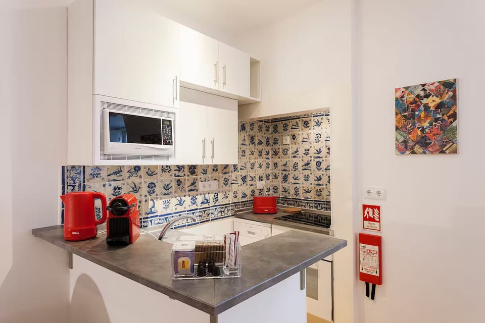 Classic Apartment, 2 Bedrooms, Non Smoking | Private kitchen | Fridge, microwave, oven, stovetop