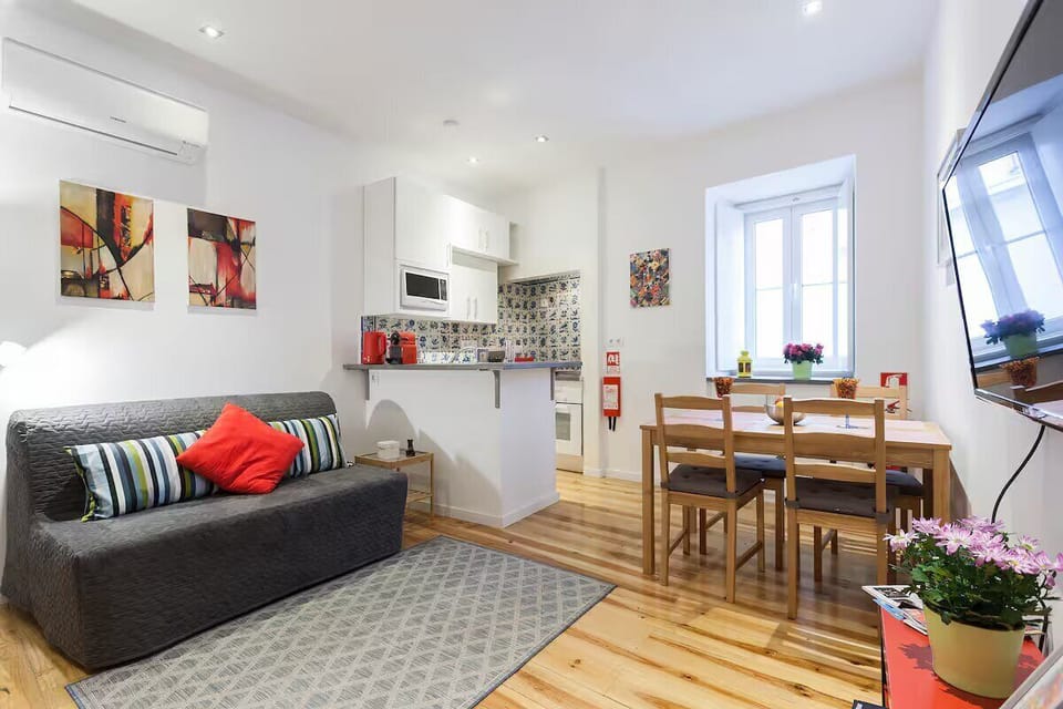 Classic Apartment, 2 Bedrooms, Non Smoking | Living area | 32-inch flat-screen TV with cable channels