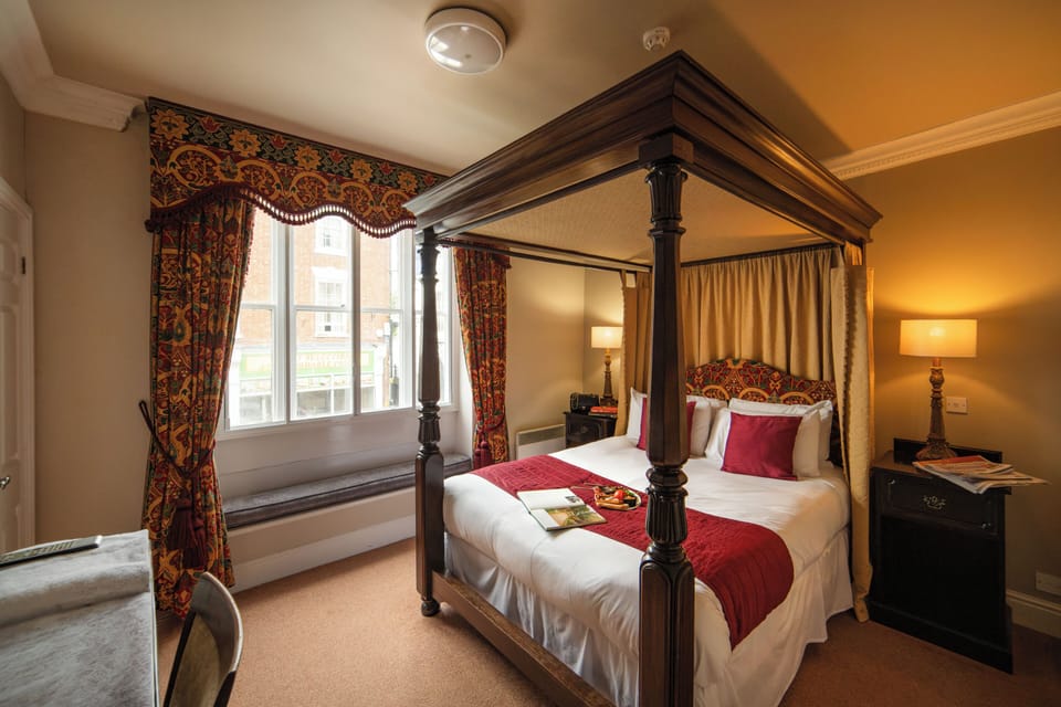 Red Lion Four Poster | Desk, iron/ironing board, bed sheets