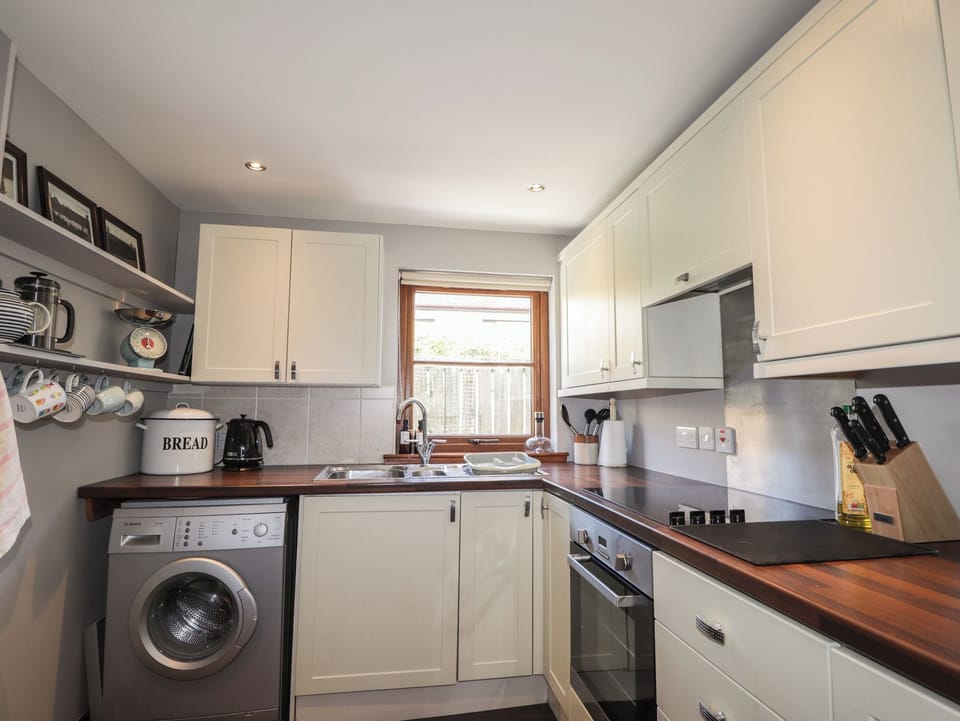Cottage | Private kitchen | Cookware/dishes/utensils