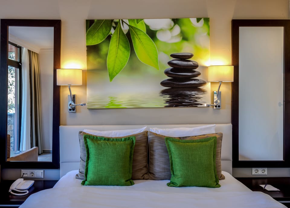 Free minibar, in-room safe, soundproofing, free WiFi