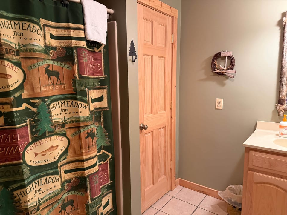 Bathroom #3 - Tub / Shower