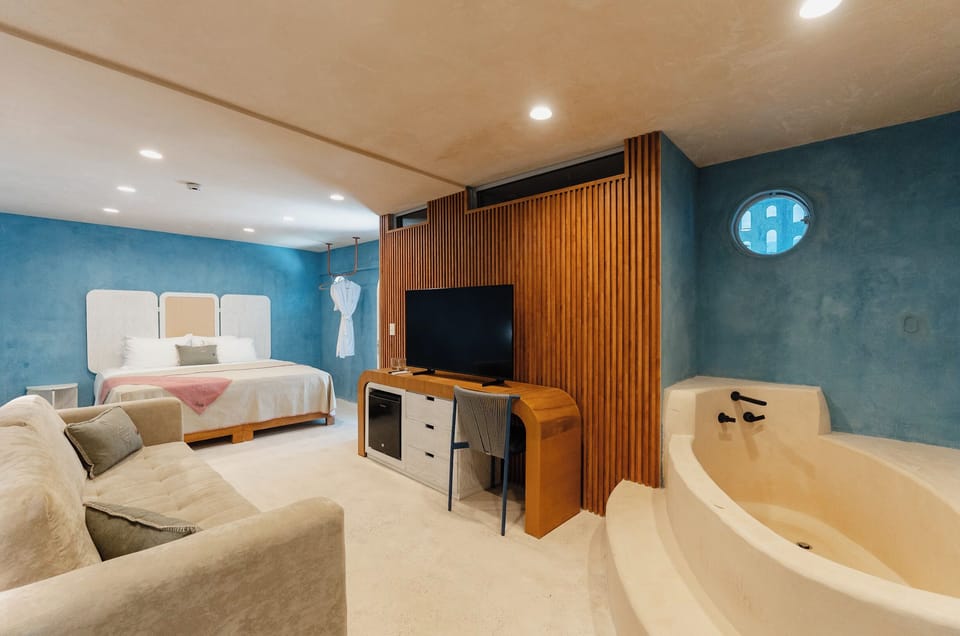 Deluxe Suite | Premium bedding, down comforters, pillowtop beds, minibar