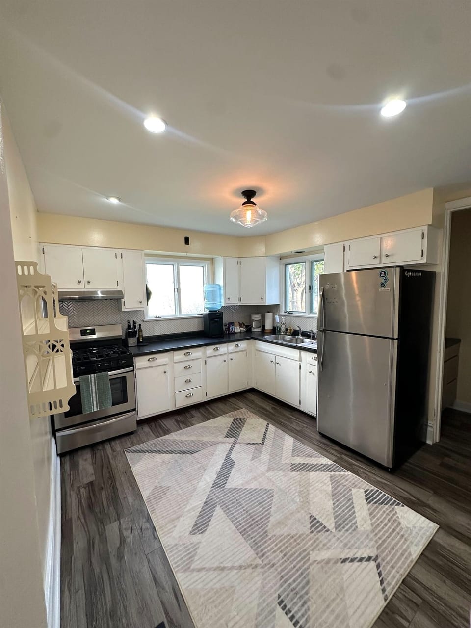 Full kitchen