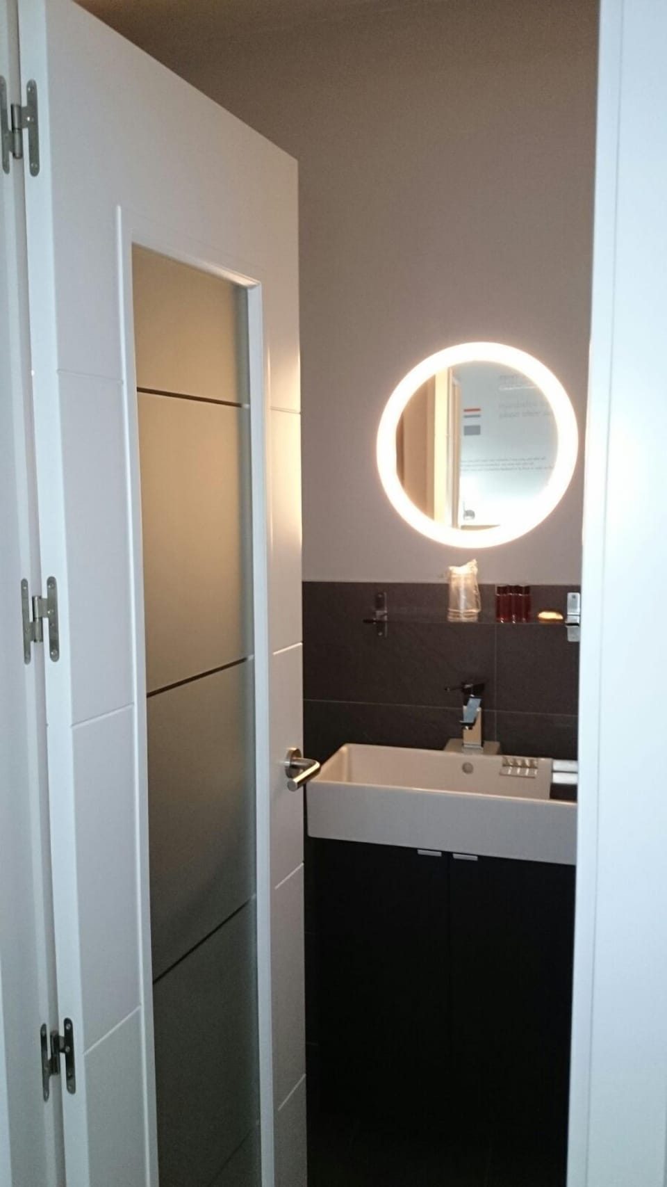 Bathroom sink