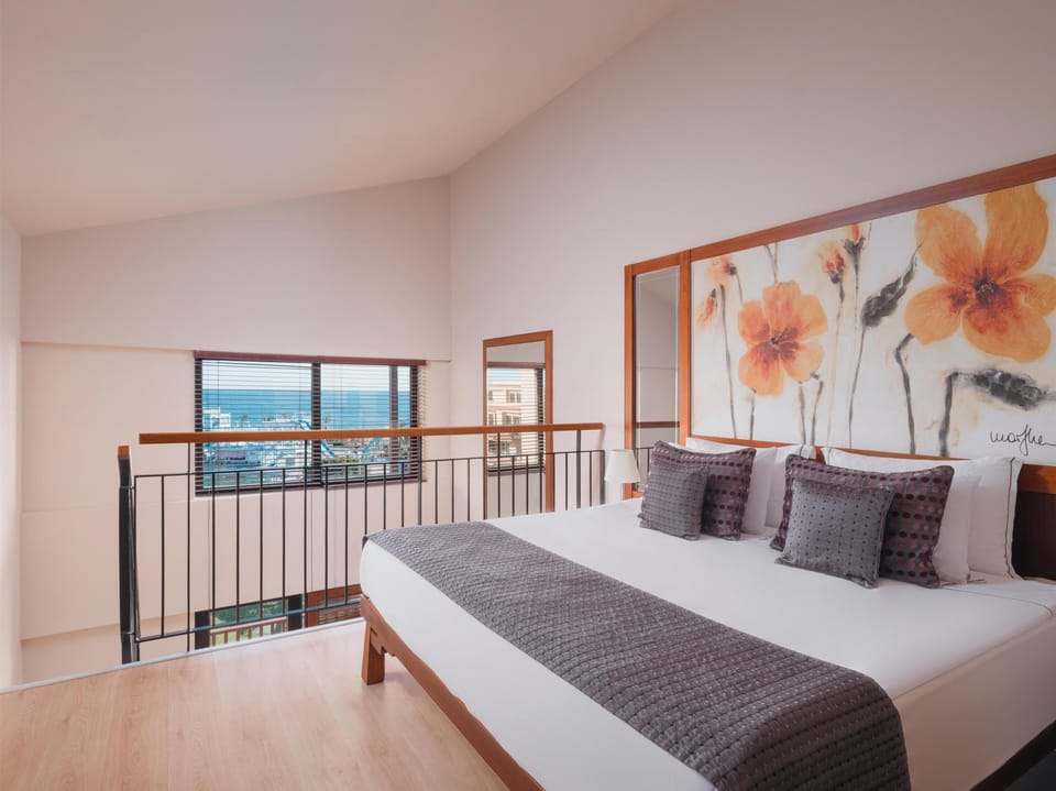 Free minibar items, in-room safe, soundproofing, free WiFi