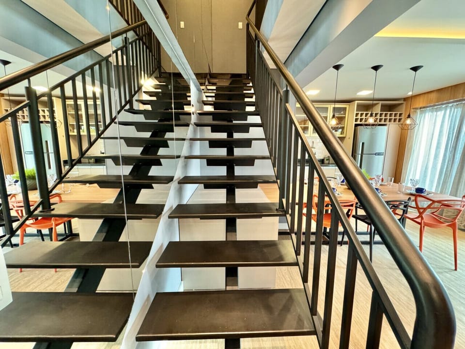 Escadas para o segundo andar.