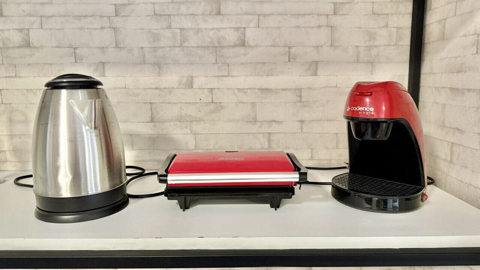 Grill, chaleira inox e grill.