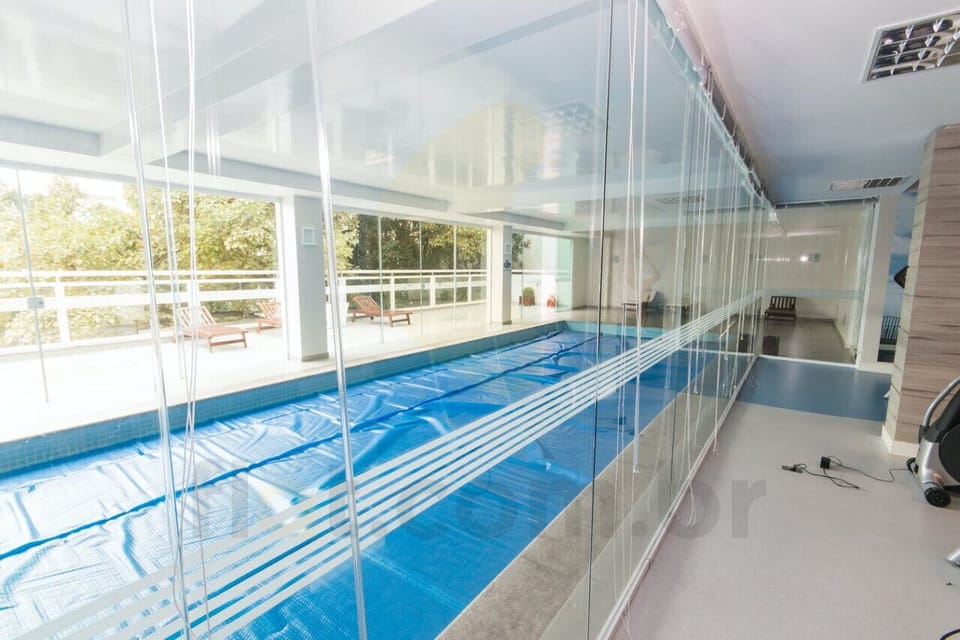 Piscina coberta e aquecida