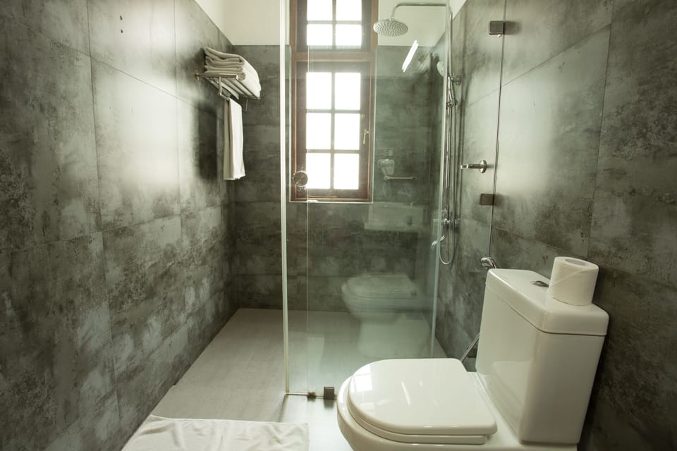 Deluxe Double Room, Mountain View | Bathroom | Shower, free toiletries, hair dryer, bidet