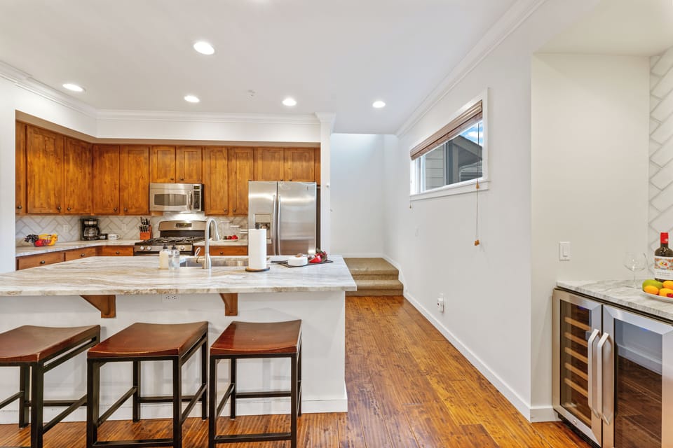 Kitchen Island | Main Level
