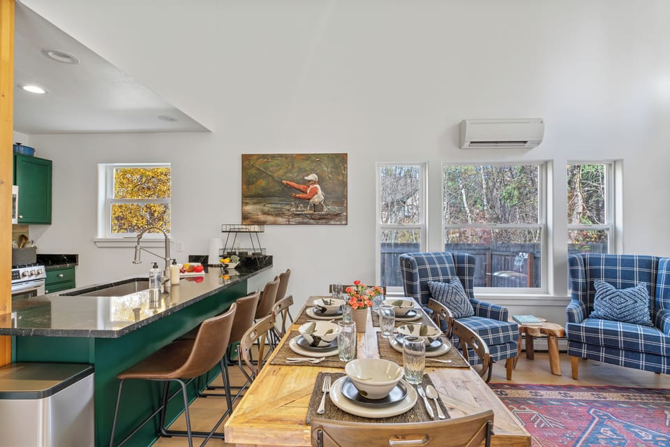 Kitchen Bar Seating for Four | Main Level