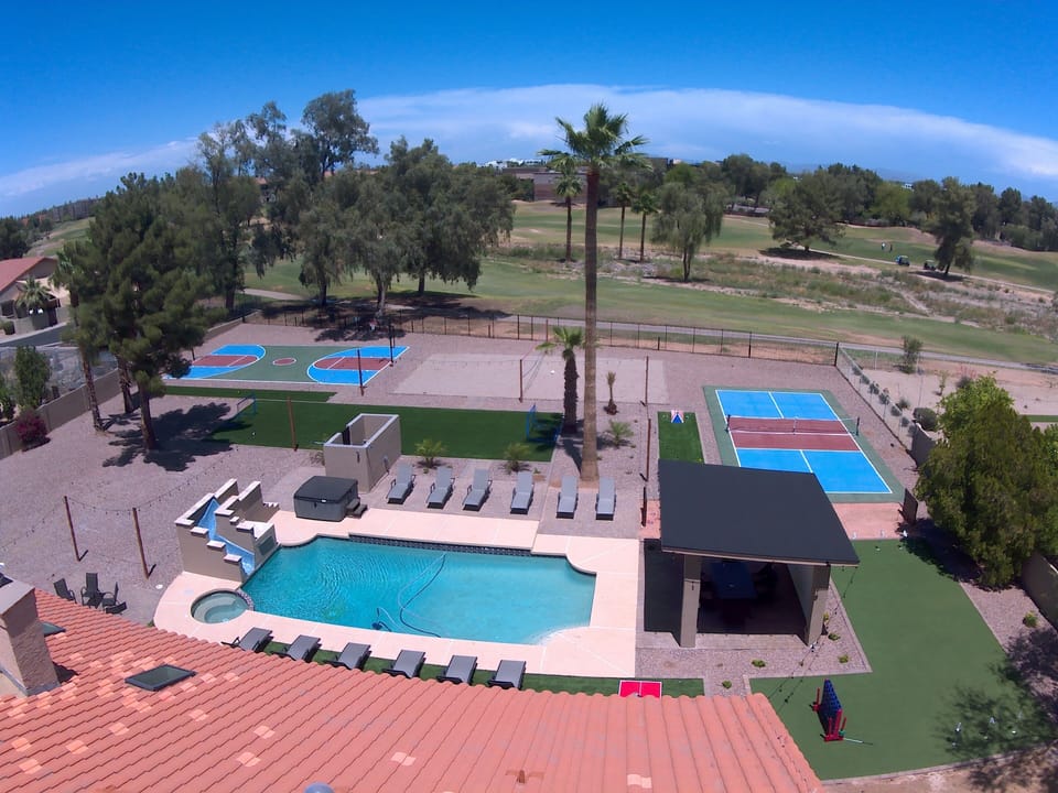 Scottsdalestays multimillion dollar estate-private acre golf course property.